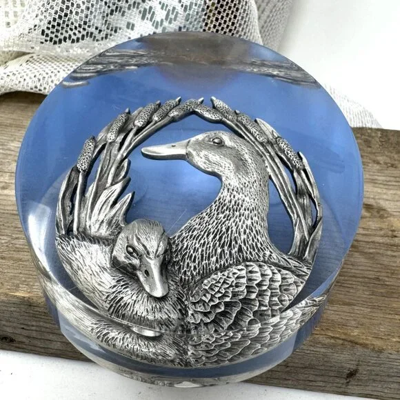 Vintage 3D Lucite Sculpture Duck Family Oval Paperweight Collectible Table Decor - Picture 8 of 10